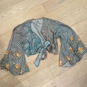 Silk crop bohemian tie front blouse bell sleeves S/M